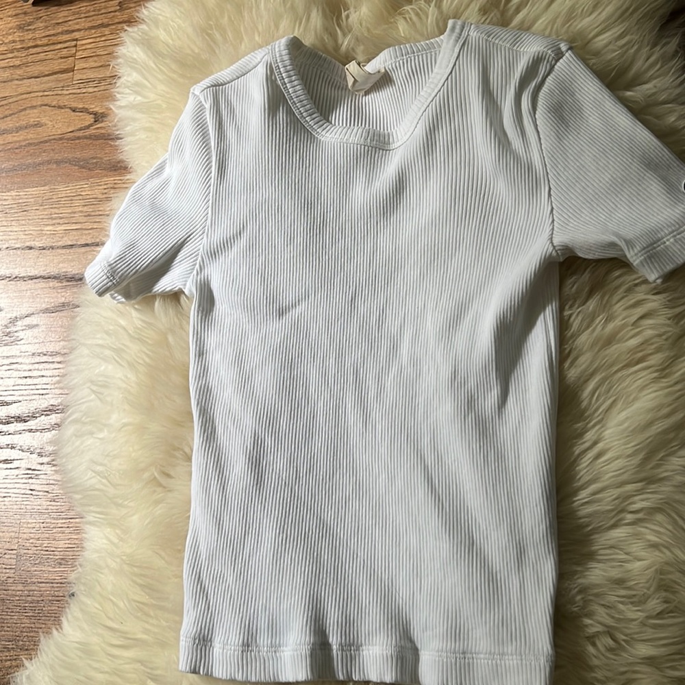 White ribbed tee